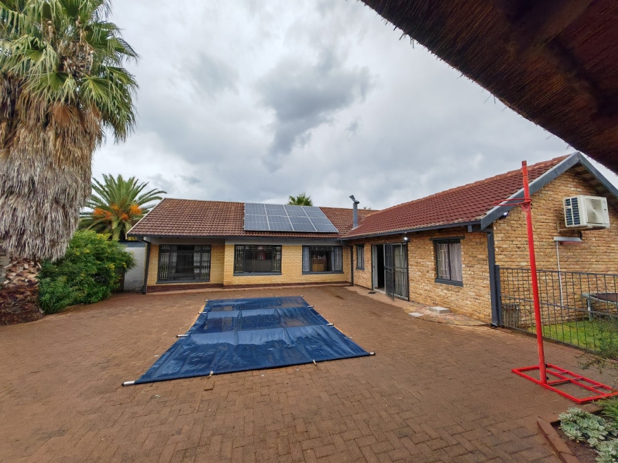  Bedroom Property for Sale in Pellissier Free State